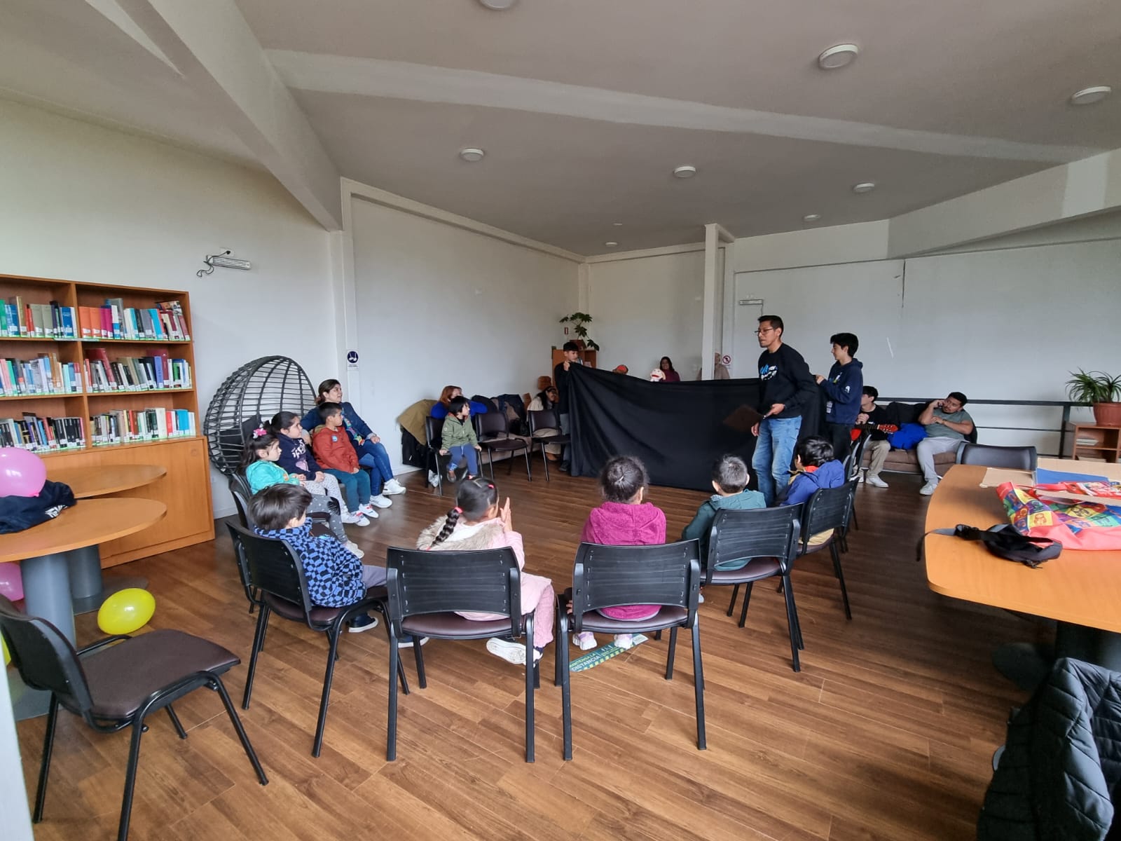 Con apoyo de Biblioteca Publica Colegios Adventistas de Chile realizan cuentacuentos con niños/as de la escuela Aysén