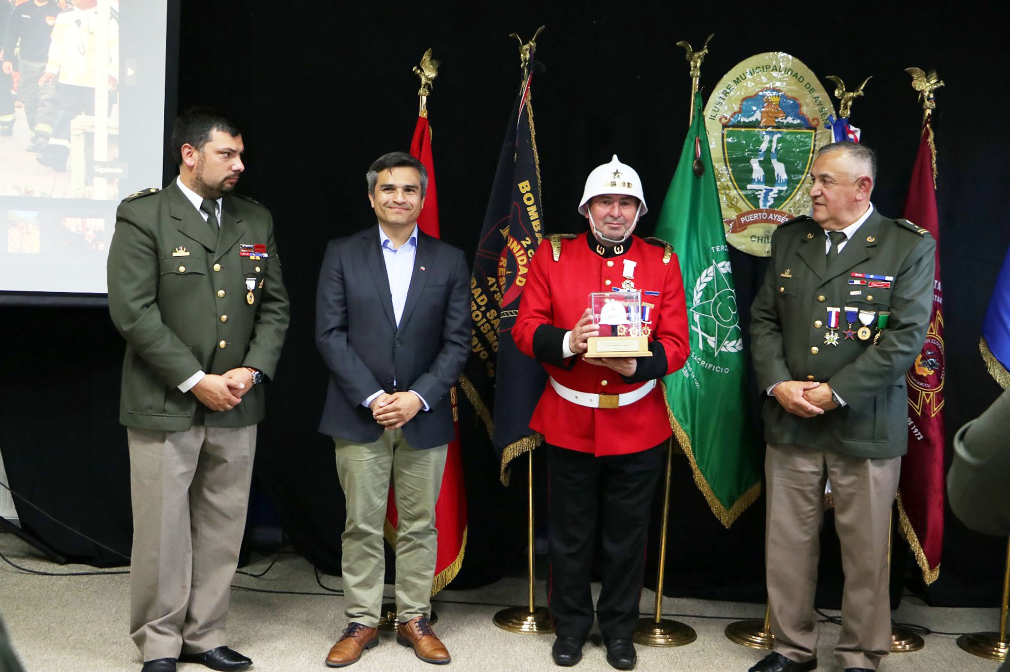 Puerto Aysén celebra los 94 años de su Cuerpo de Bomberos con emotivos reconocimientos