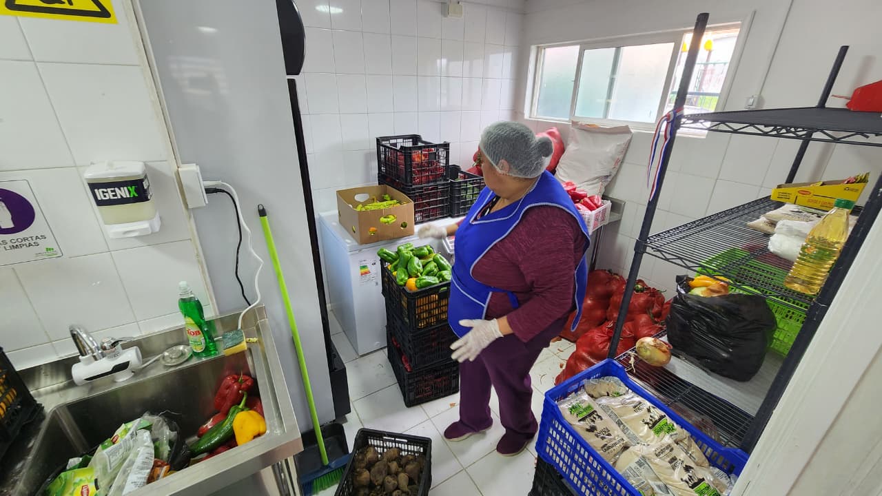 Ecomercado Solidario llega a 100 familias recuperando más de 2 toneladas de alimentos