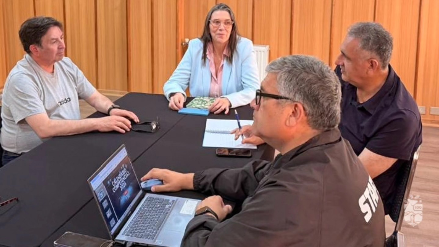 Autoridades de Aysén gestionan en Valdivia la llegada de eventos internacionales de básquetbol al sur austral